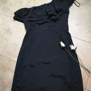 🥂 2/$15 Black off the shoulder dress!